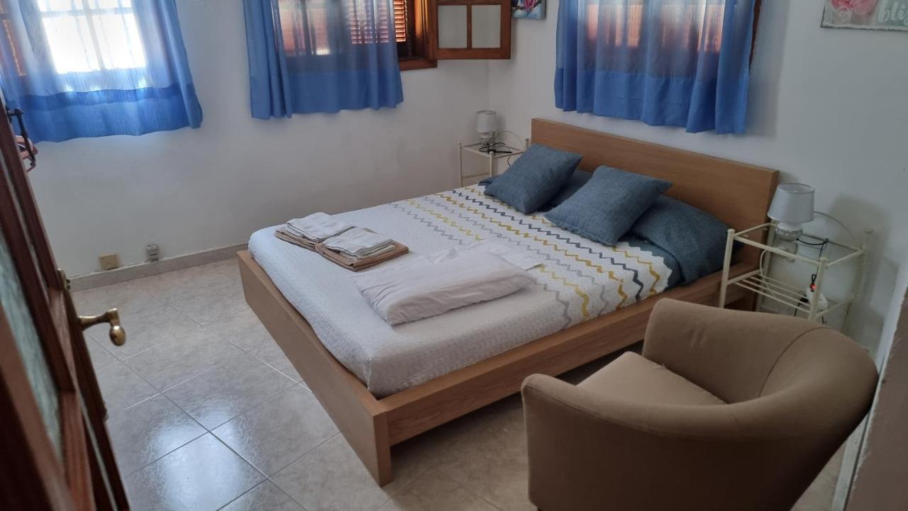 La Palmera1 Casa Al Primer Piso Con 2 Dormitorios - Two Bedroom House On The First Floor --- La Palmera 2 Casa En Planta Baja Con 1 Dormitorio, One Bedroom House On The Ground Floor 아게이크 외부 사진