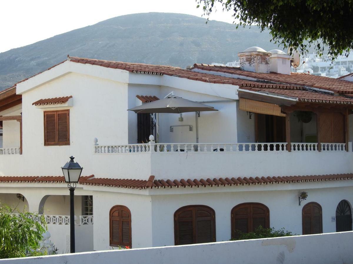 La Palmera1 Casa Al Primer Piso Con 2 Dormitorios - Two Bedroom House On The First Floor --- La Palmera 2 Casa En Planta Baja Con 1 Dormitorio, One Bedroom House On The Ground Floor 아게이크 외부 사진