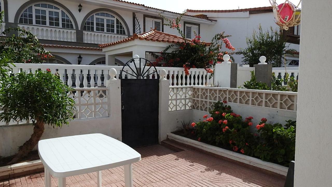 La Palmera1 Casa Al Primer Piso Con 2 Dormitorios - Two Bedroom House On The First Floor --- La Palmera 2 Casa En Planta Baja Con 1 Dormitorio, One Bedroom House On The Ground Floor 아게이크 외부 사진